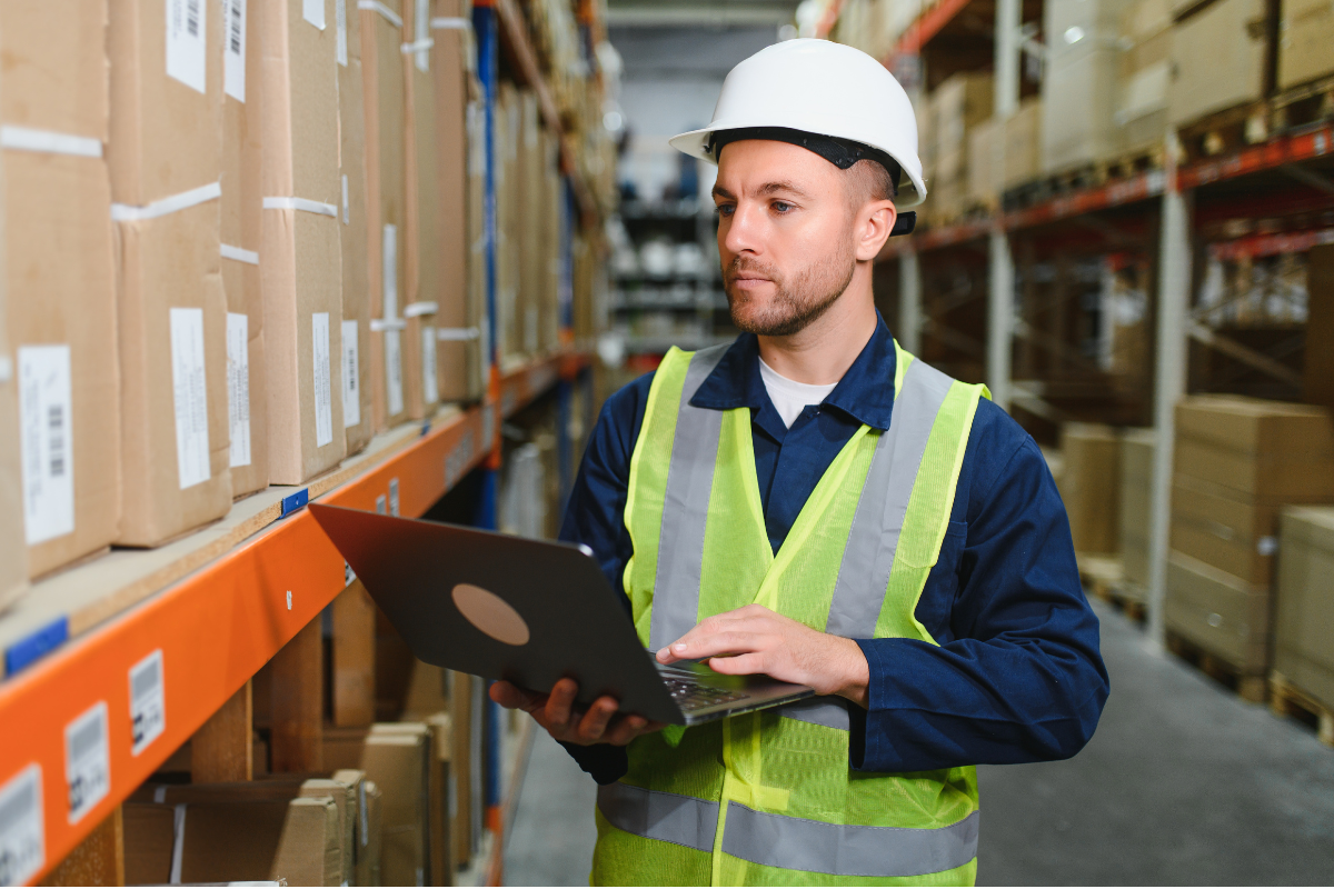 Manfaat dan Keuntungan Menggunakan Online Inventory Management System untuk Bisnis Anda 2 Mengoptimalkan Rantai Pasokan dengan Online Inventory Management System